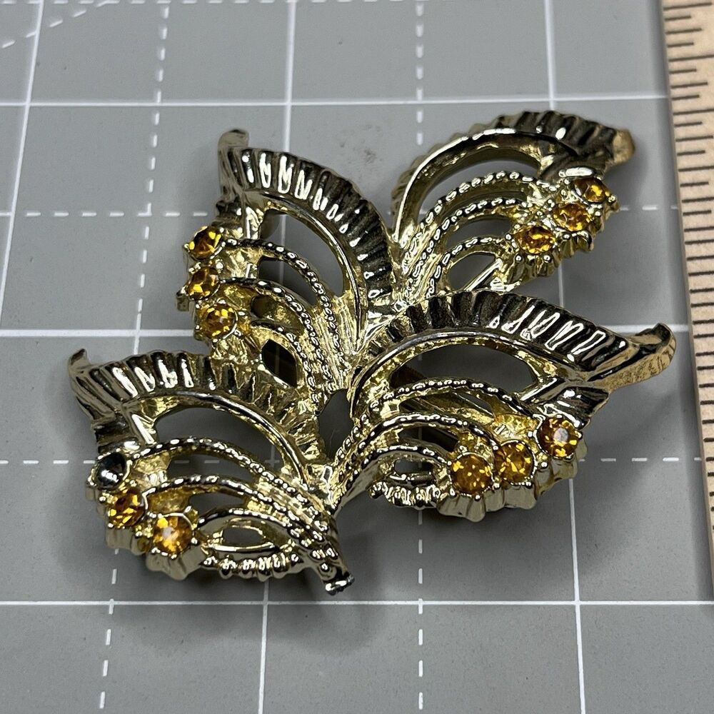 Beautiful Bright Gold Tone & Champagne Color Rhinestone Floral Pin Brooch